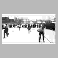 111-0549 Eishockey 1929 auf den Schanzenwiesen. Deutschordensschule gegen Hufengymnasium.jpg